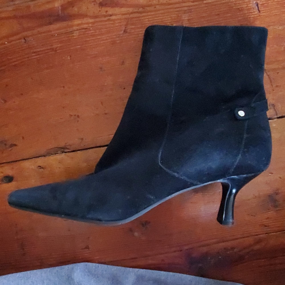 Womans AK  Anne  Klein  IFlex Black Suede Boots - Picture 5 of 6